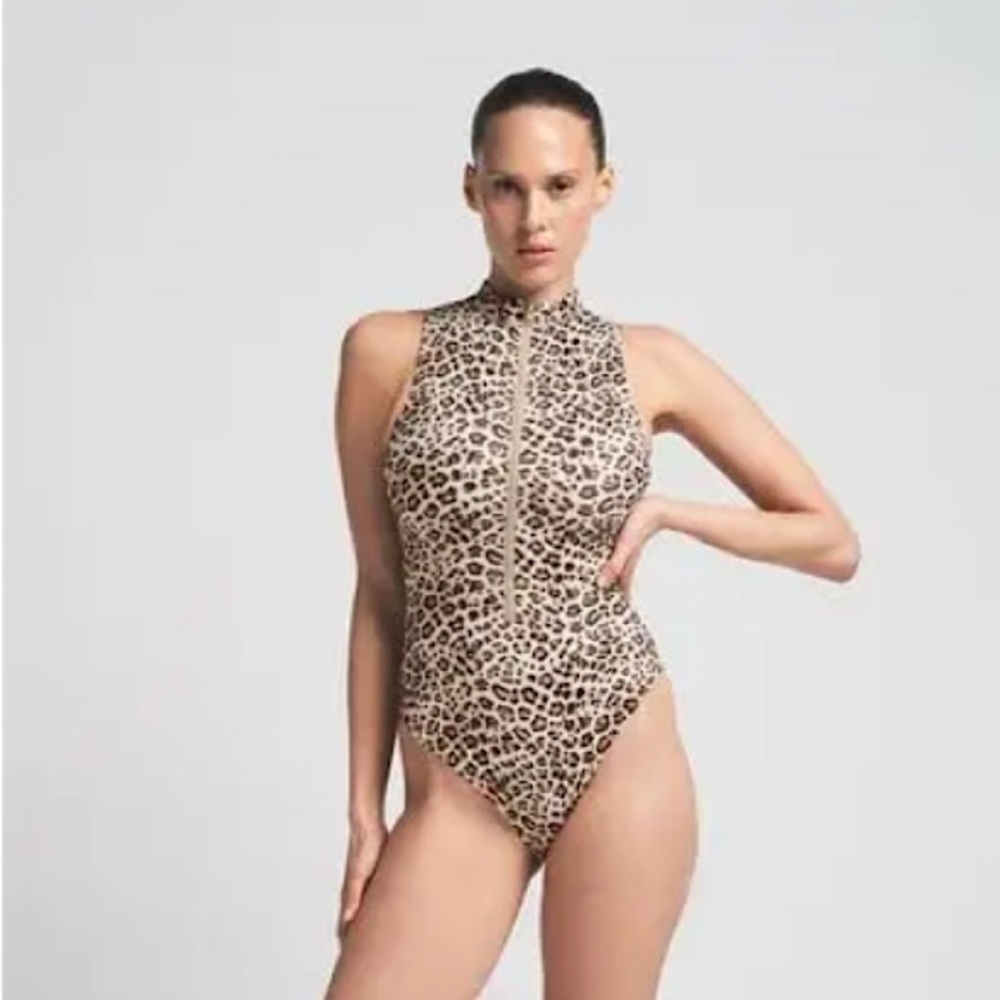SKIMS SWIM ZIP FRONT SLEEVELESS ONE PIECE SWIMSUIT CHAMPAGNE LEOPARD PRINT XXS - Picture 4 of 7